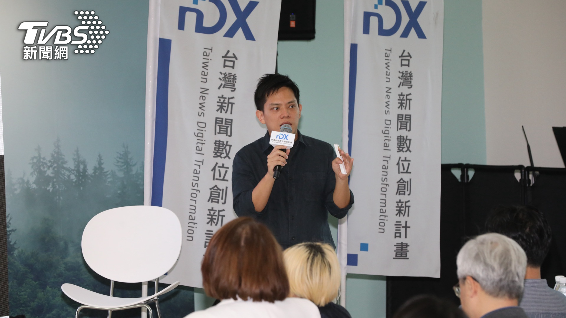 TVBS AI未來科技部副總監 吳楨文 以分工定義AI框架下工程師與新聞人的各自角色(圖_DTA) TVBS AI未來科技部副總監 吳楨文 以分工定義AI框架下工程師與新聞人的各自角色(圖_DTA)