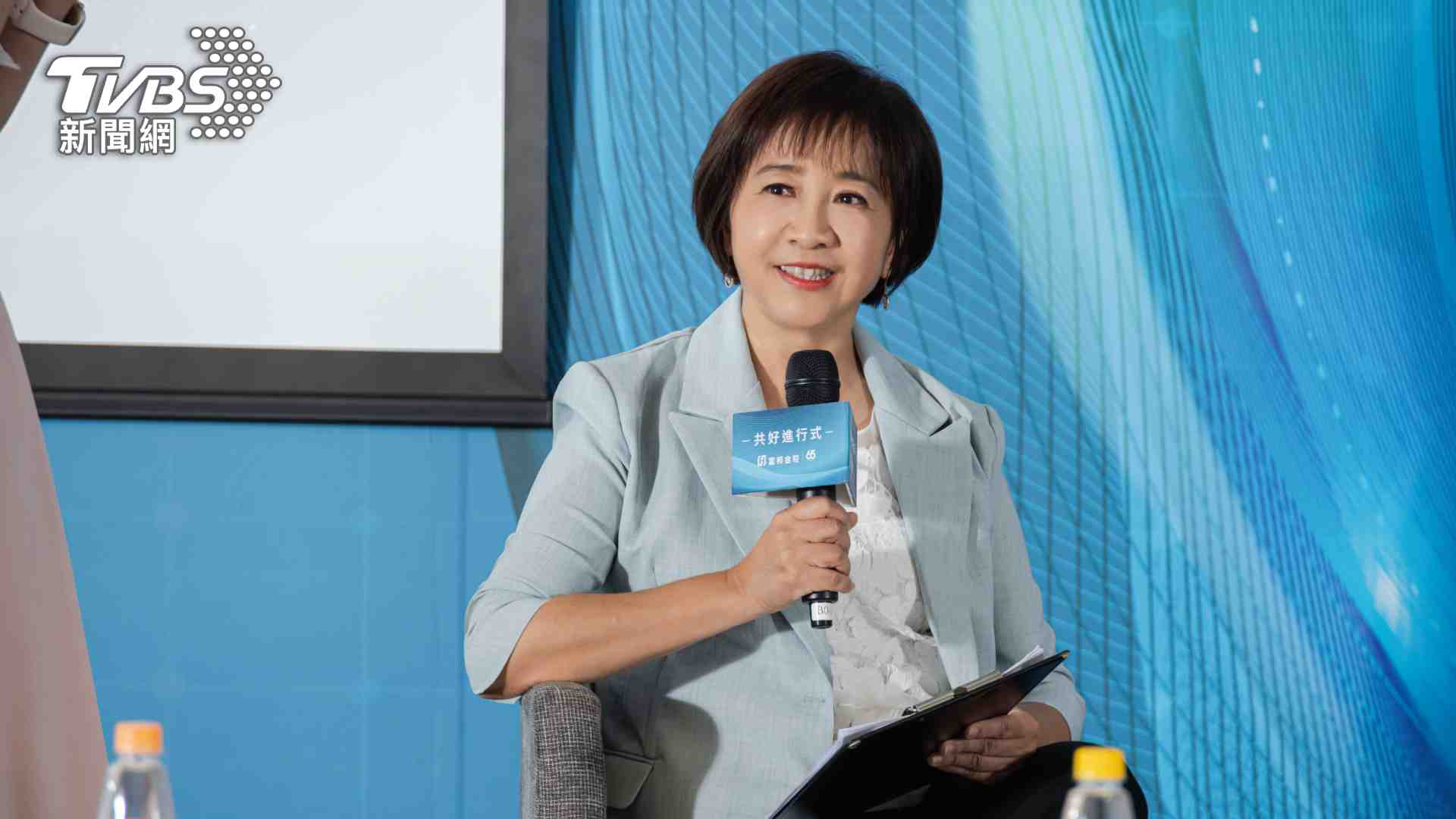 「共好進行式：富邦x亞洲公益指數行動論壇」安排三場跨界對談，由TVBS永續倡議大使莊開文擔任主持人。圖/TVBS